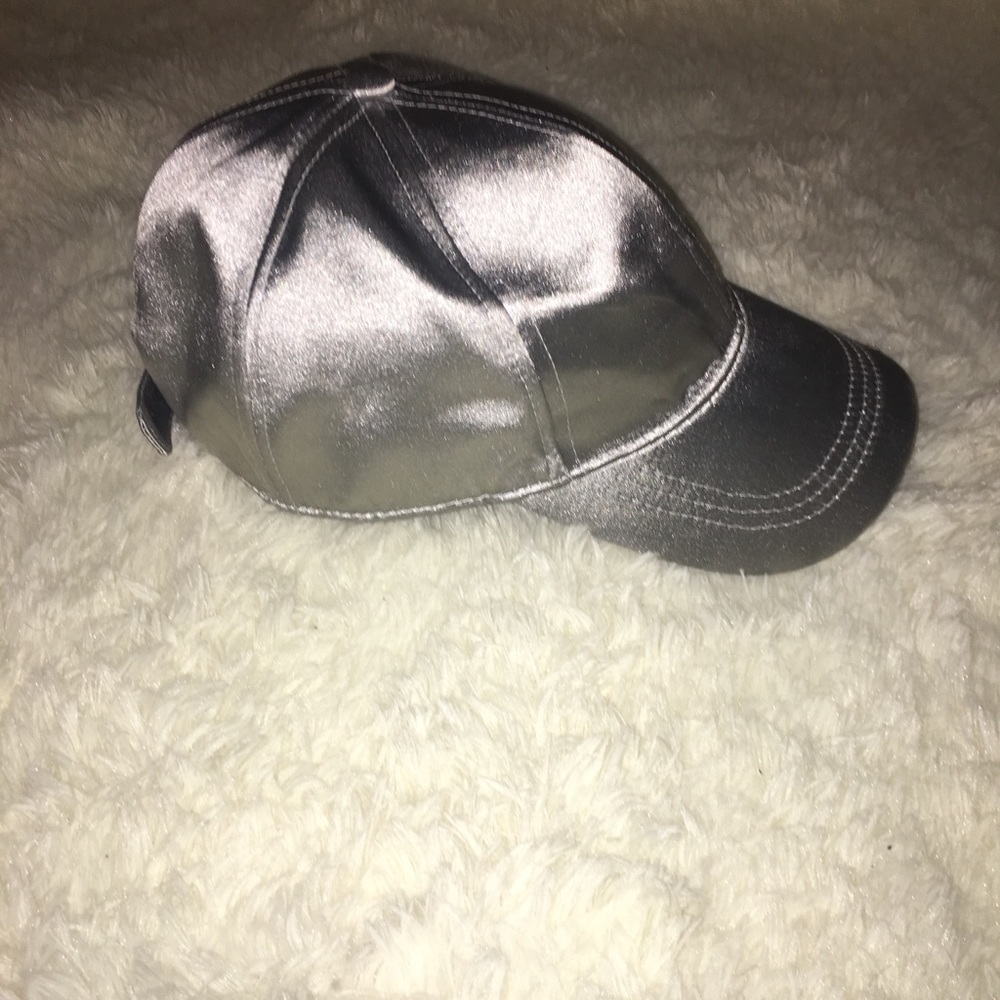 H&M Hat - Picture 4 of 4